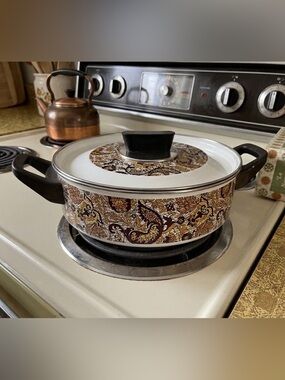 Vintage 70s Dutch Oven - Floral Enamel Cookware